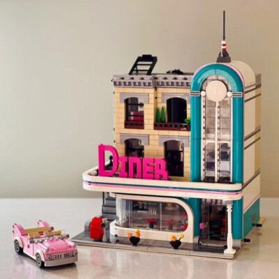 NEW DIY Downtown Diner 10260 Building Blocks Set Complete Set 2480pcs Model