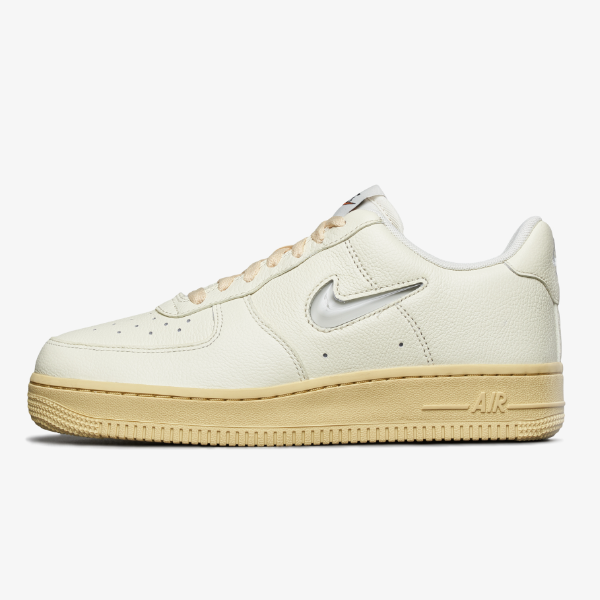 Женские кроссовки Nike Air Force 1 07 LX (DO9456-100) «Coconut Milk And Lemon Wash»