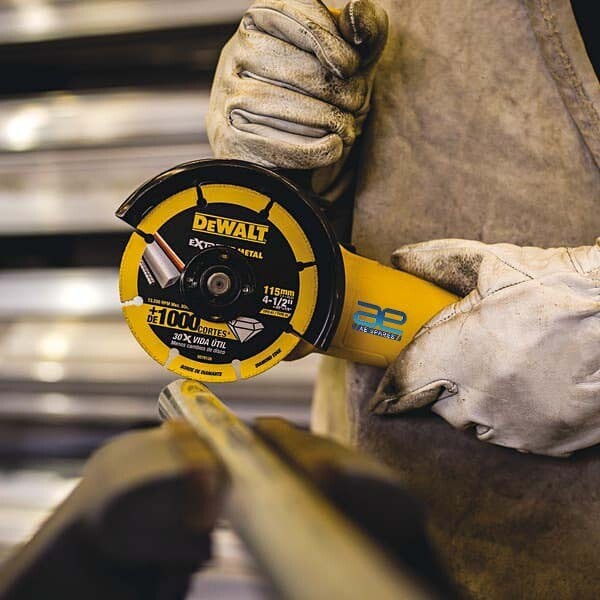Dewalt 9 inch  230 mm AG Extreme Metal Diamond Cutting 