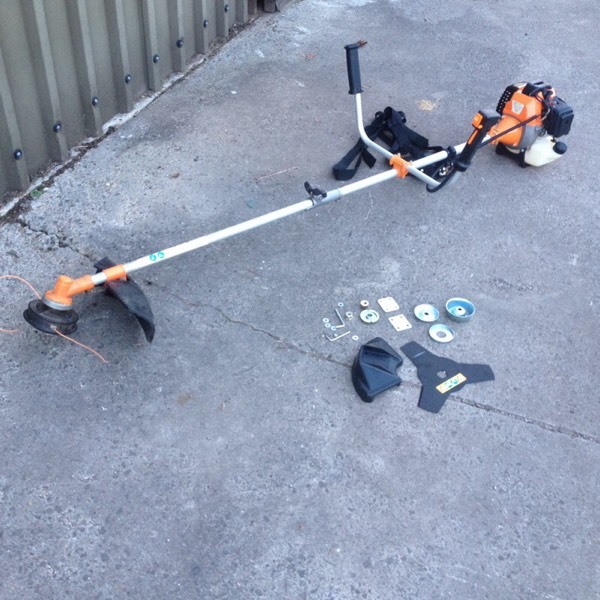 Petrol strimmer not STIHL brush cutter blade & harness only used twice