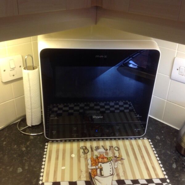 Microwave (Corner Whirlpool) | in Tewkesbury ...