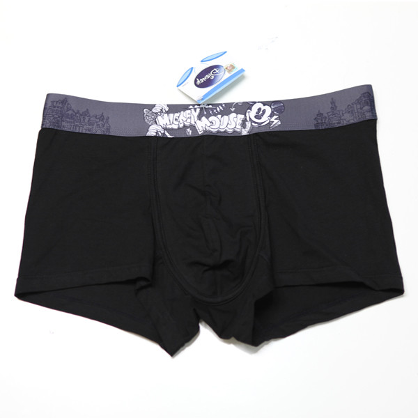 женщина в нижнем белье с мужчиной. необычные мужские трусы. трусы мужские шелк. парные трусы. нижнее белье для мужчин.