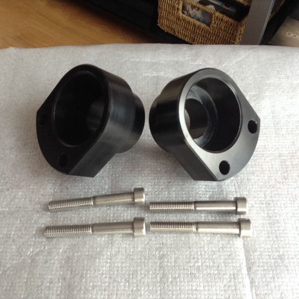 Kawasaki ZZR1400 Handlebar risers 1" black in Formby, Merseyside
