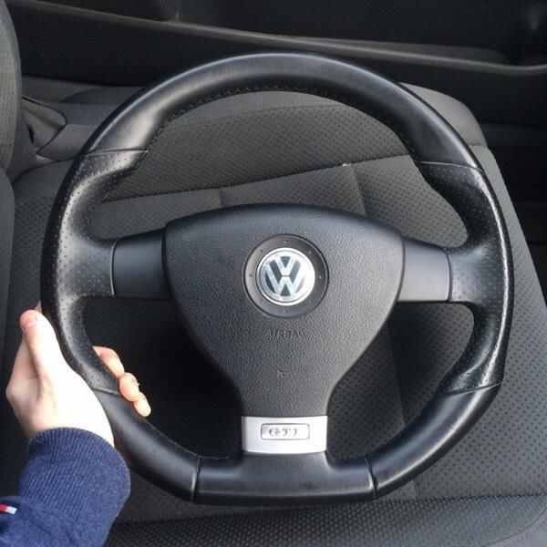 Vw golf gti mk5 steering wheel