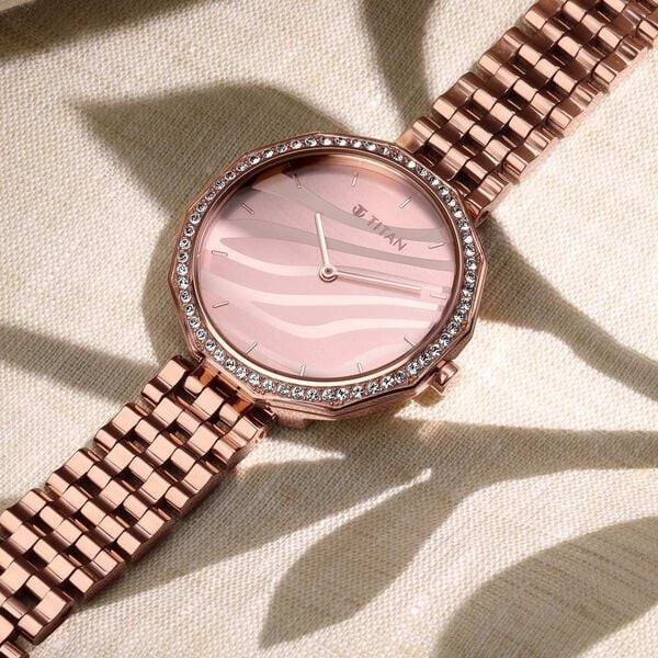 Pre-owned Titan Animalia Rose Gold Dial Quartz Analog Stainless Steel Strap Watch For Wome