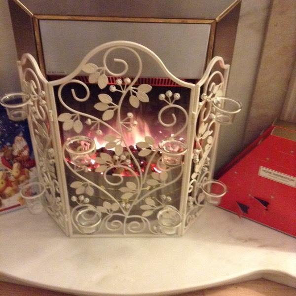 Yankee candle fire guard with 8 candle holders in Chapelhall, North
