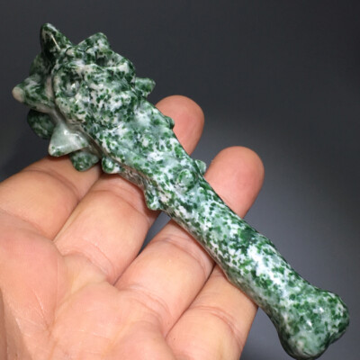 124g 4.4''Natural Crystal.Moss stone.Hand-carved.Exquisite skull magic stick.A99