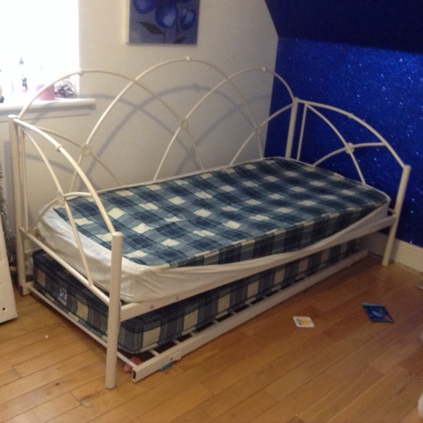 Day bed frame excellent condition and sturdy frame with 2 X mattress