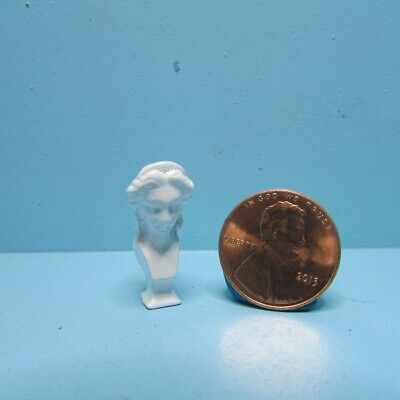 Dollhouse Miniature White Bust of a Lady MUL4141