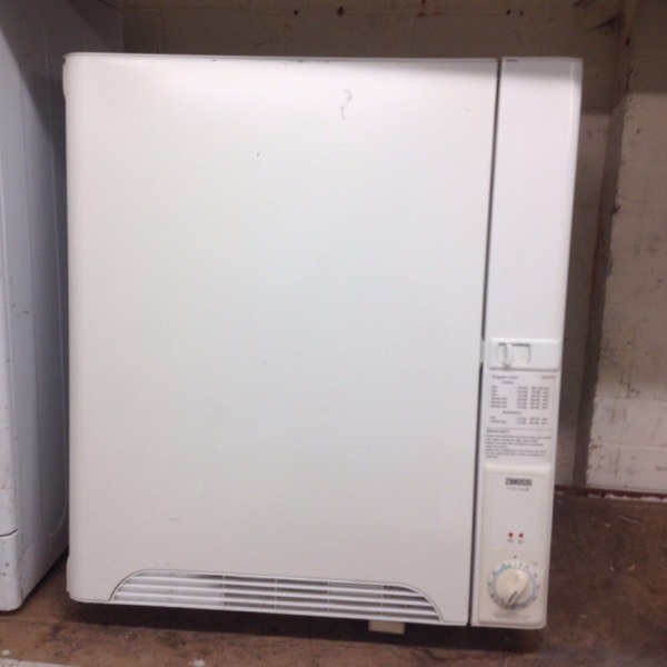 Zanussi 3kg mini table top condenser tumble dryer in Mansfield