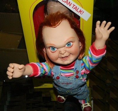 mezco childs play 15" talking mega scale goo