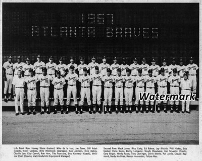 MLB 1967 Atlanta Braves Team Picture In Front of Scoreboard 8 X 10 Photo Picture