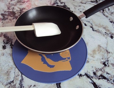 Golden Retriever Lavender Silicone Kitchen Hot Pad, Table Trivet, Table Placemat