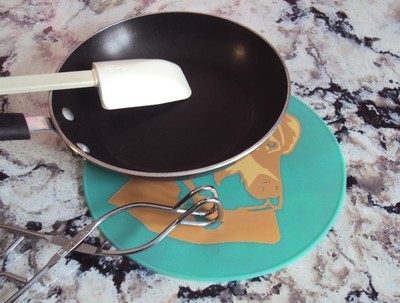 Silicone Turquoise Golden Retriever Table Trivet, Table Placemat, Kitchen Mat