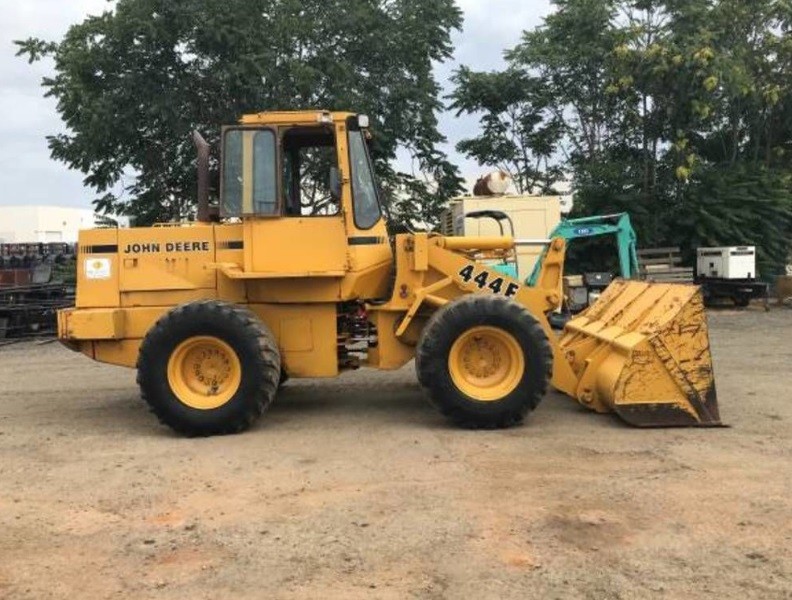 1989 JOHN DEERE 444E EROPS, LOW HOURS, 2 YD BUCKET,  WAS USED FOR SNOW REMOVAL
