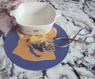 Golden Retriever Lavender Silicone Kitchen Hot Pad, Table Trivet, Table Placemat