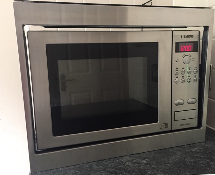 Siemens BuiltIn/Integrated 900W Microwave in Anniesland, Glasgow