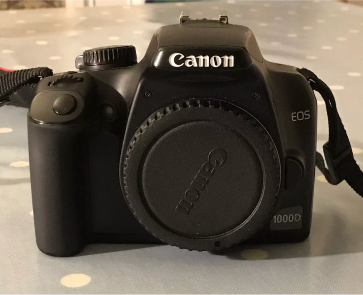 Canon EOS 1000D (Rebel XS) Camera body only + SD Cards in London