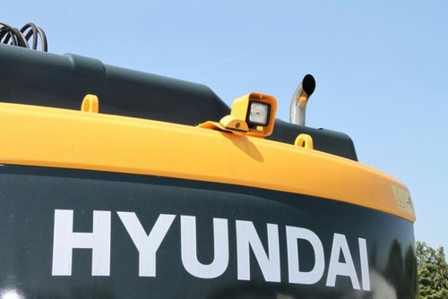 Wheeled Excavator Hyundai 2015 in perfect shape