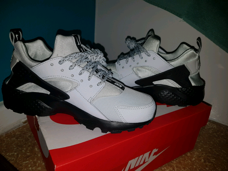 black huaraches footasylum