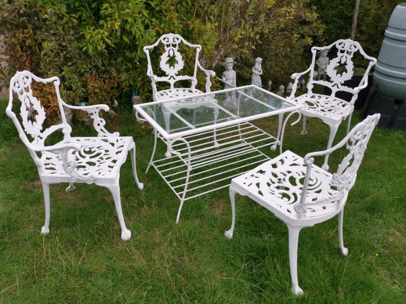 Gumtree patio table and chairs sale