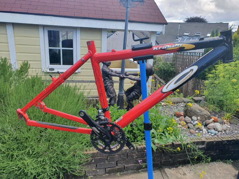 Carrera kraken on sale bottom bracket