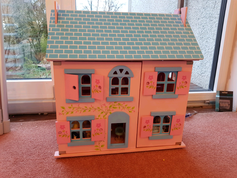 Wooden dolls house gumtree sales