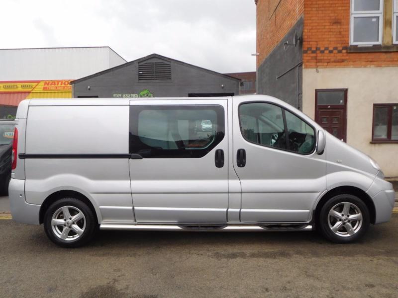 NO VAT. Renault Trafic LWB 6 seat factory fitted Crew Vans ...