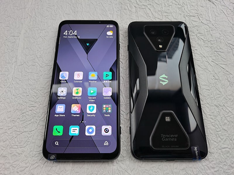 新品同様 Xiaomi BLACKSHARK3 PRO 12GB 256GB Xiaomi's Black Shark 3 Pro is a massive gaming phone with