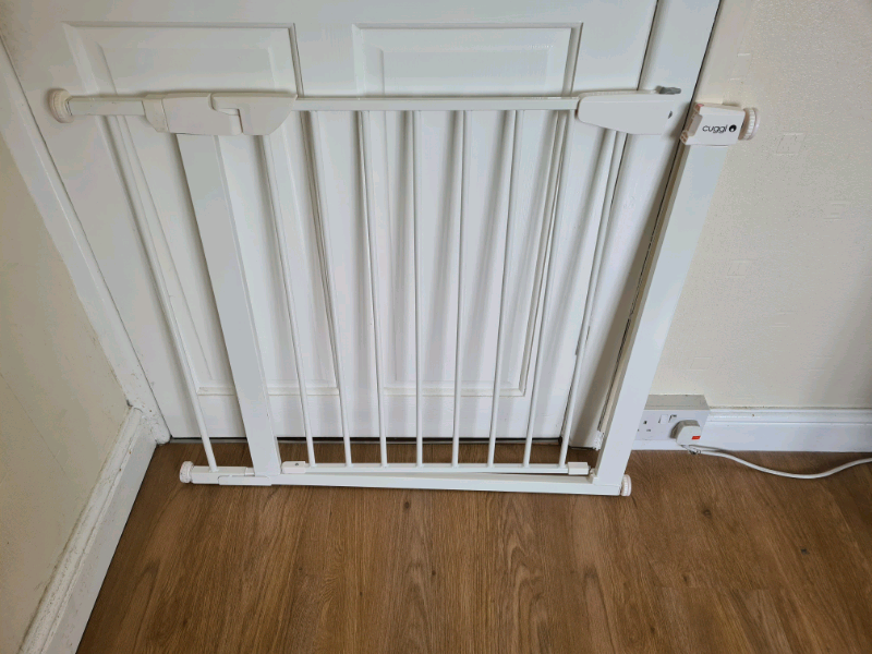 Cuggl pressure fitting stair gate with extension in Totterdown