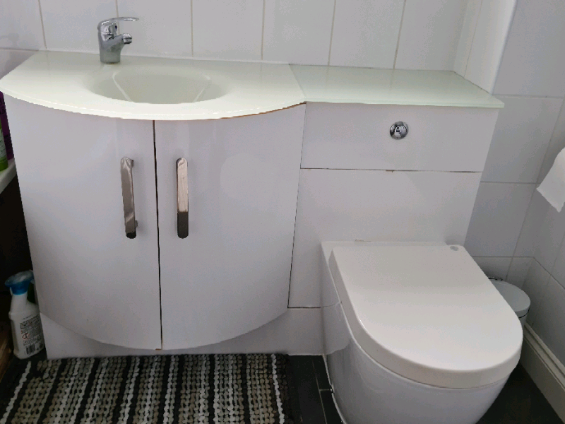 Bathroom vanity unit and toilet - $ 86