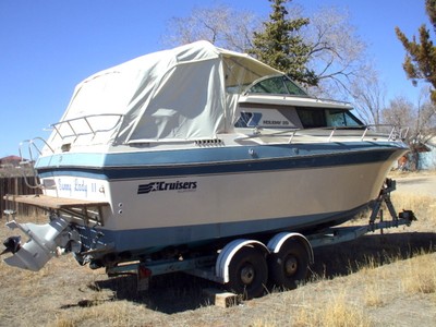 1984 25' Cruisers cabin cruiser