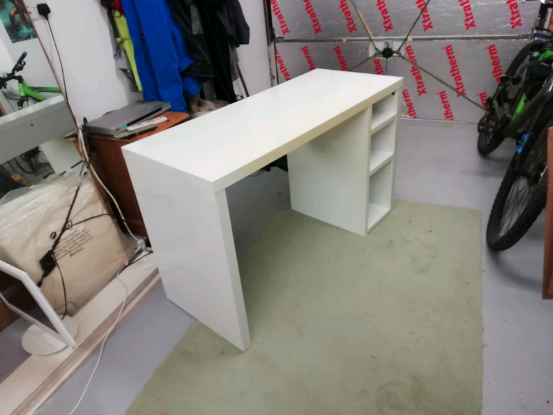 Desk White Flat Pack From Staples In Tadley Hampshire Gumtree