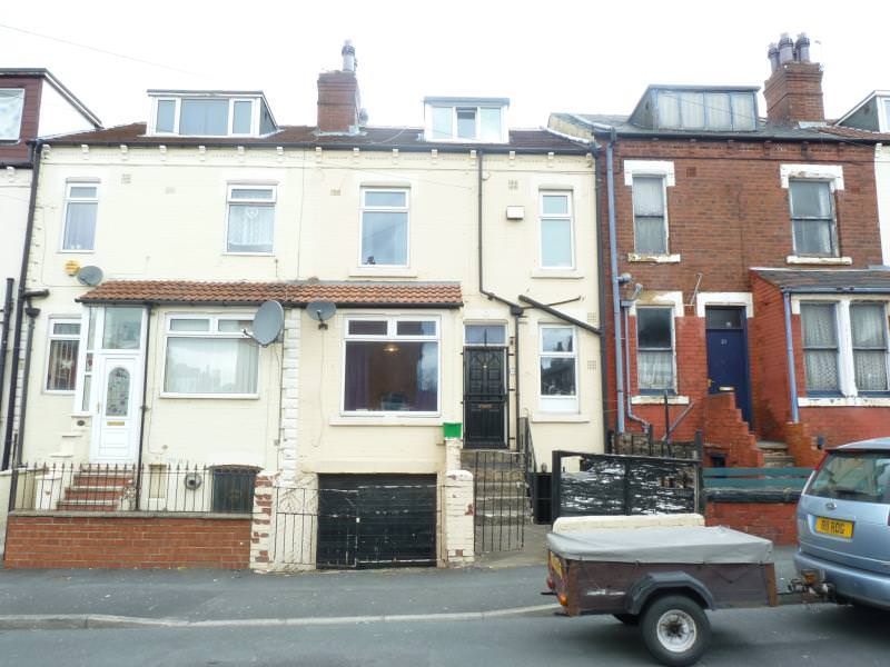 2 bedroom house in Trafford Terrace, Harehills, LS9 in Harehills