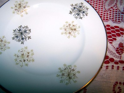 VTG Noritake SNOWFLAKE Gold Green Black Snowflakes 6 5/8