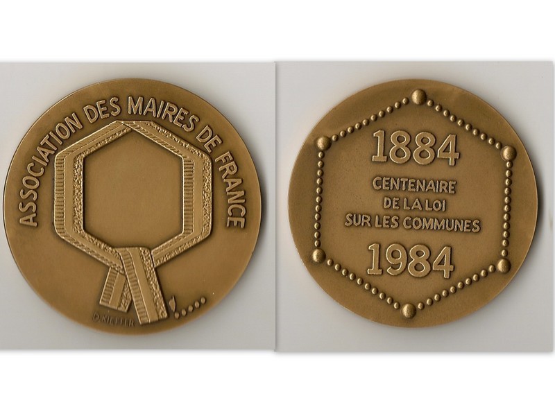 Medaille Asociation Des Maires De France Bronze  D. Kieffer  1884-1984
