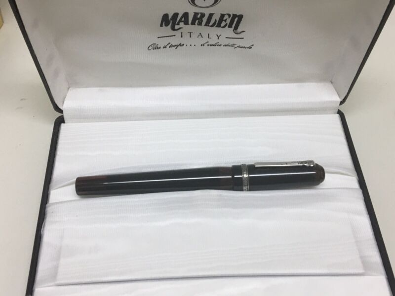 Marlen Dossenus Black/Woodgrain Fountain Pen- 18k Medium Nib