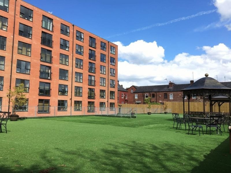 Fourth floor, fully furnished, studio apartment. in Longsight