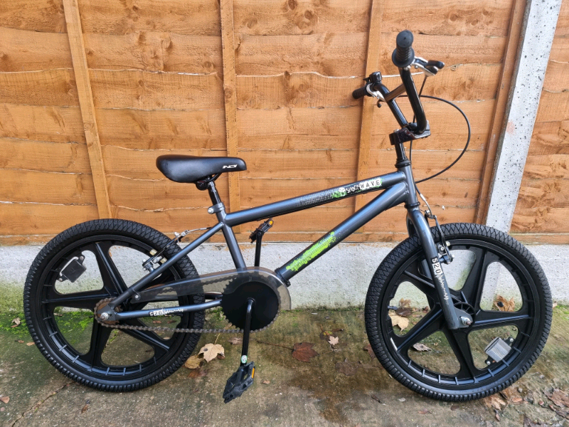 BIKE 20" WHEELS BMX WITH MAG WHEELS IN SUPERB CONDITION Age 7Adult