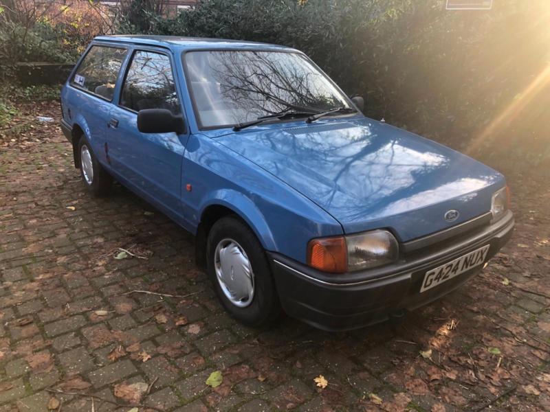 G REG FORD ESCORT 3 DOOR ESTATE VERY STRAIGHT OLD CAR in Mexborough