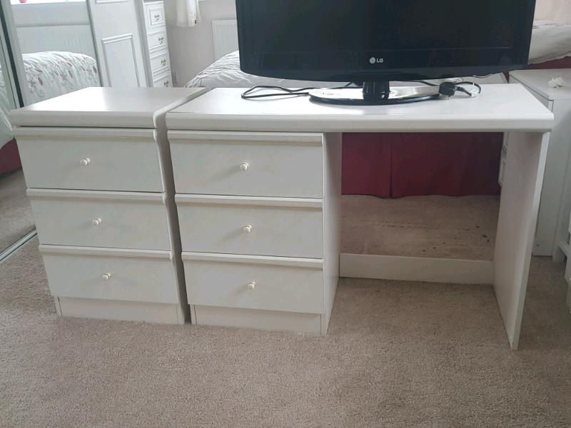 DRESSING TABLE... AND MATCHING CHEST OF DRAWERS. in Merthyr Tydfil