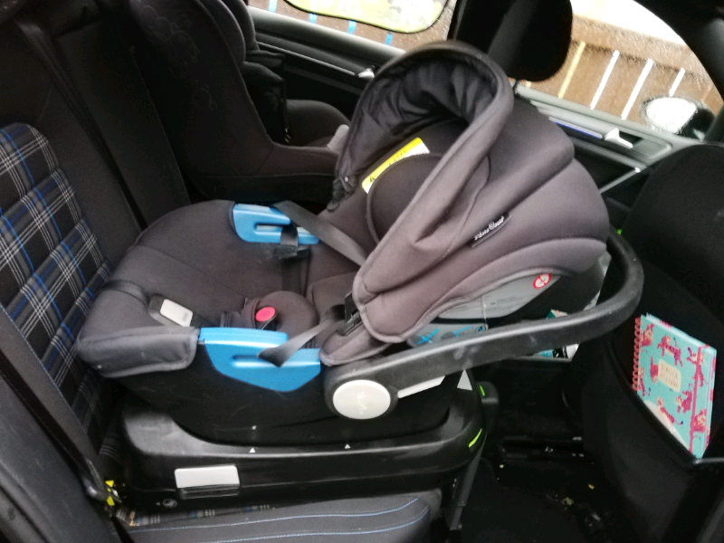 Silver cross car seat with matching isofix base in Choppington, Northumberland Gumtree
