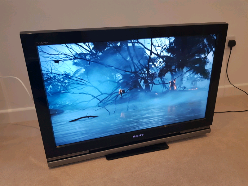 Sony BRAVIA KDL32L4000 32" LCD TV, remote and stand in York, North