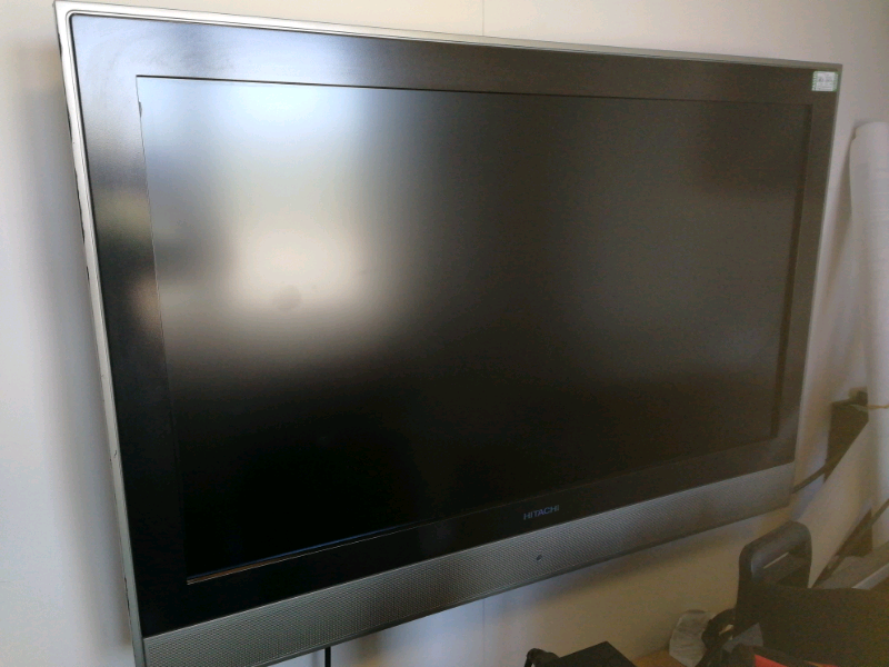 Hitachi 37 inch HD TV with wall mount in Renfrew, Renfrewshire Gumtree
