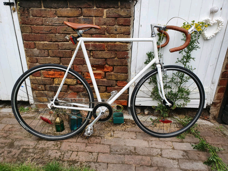 Fixed gear/single speed vintage bicycle. 60cm frame, 700cc wheels in