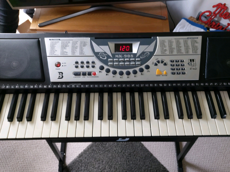 Electronic keyboard in Christchurch, Dorset Gumtree