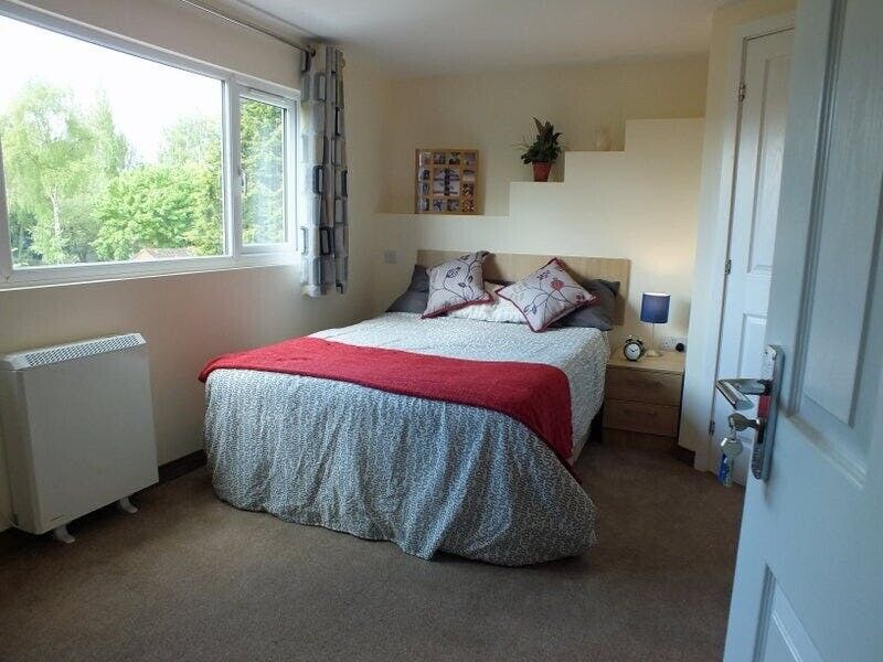 STUDENT ROOM TO RENT IN BIRMINGHAM. A PRIVATE ROOM WITH DOUBLE BED, PRIVATE BATHROOM AND WARDROBE