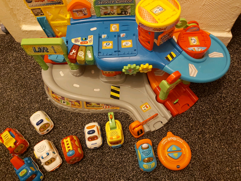 Vtech toot toot garage & 7x toot toot cars & 1 remote control car in Coatbridge, North