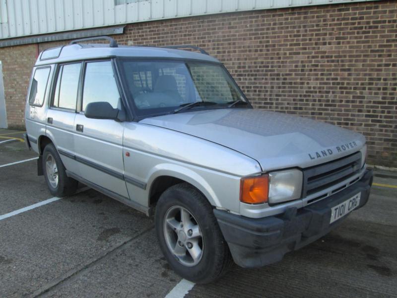LAND ROVER DISCOVERY PETROL V8 AUTOMATIC SILVER | in Rochford, Essex