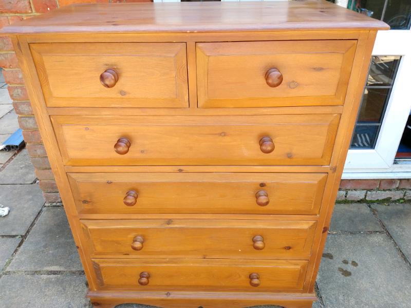 Solid pine chest of drawers / tall boy 5 drawers high in Ascot
